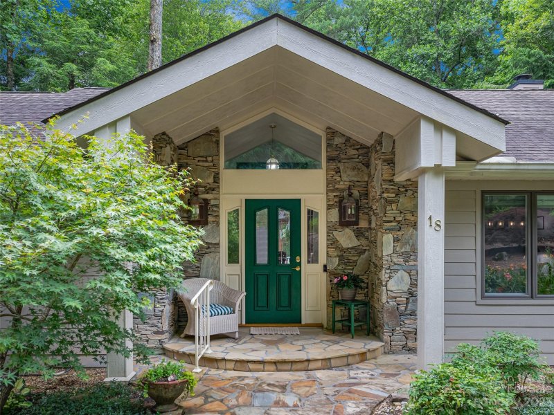 Property image 2 at 18 Legendary Road, Hendersonville, NC 28739