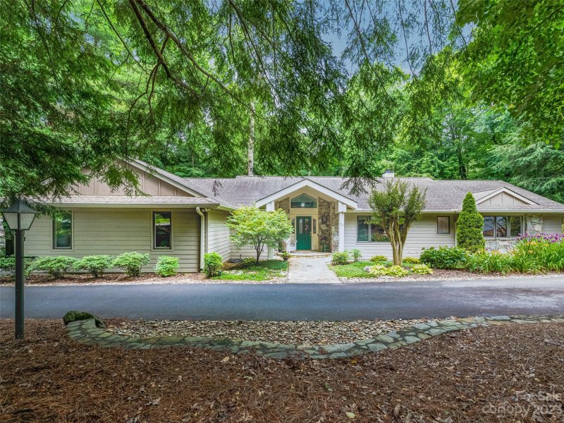 Property image 3 at 18 Legendary Road, Hendersonville, NC 28739