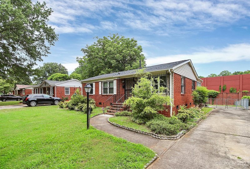 Property image 2 at 1236 Dean Street, Charlotte, NC 28216