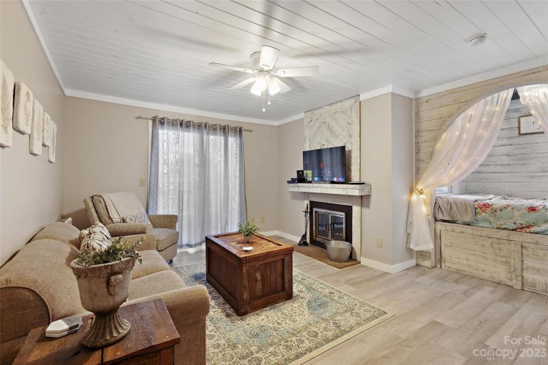 Property image 2 at 301 Pinnacle Inn Road, Beech Mountain, NC 28604