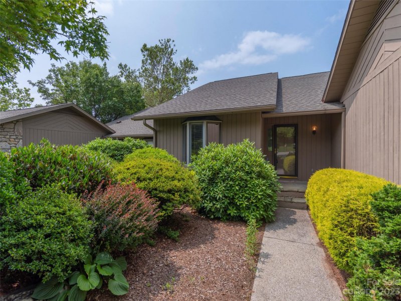 Property image 2 at 12 Ridgeview Drive, Asheville, NC 28804