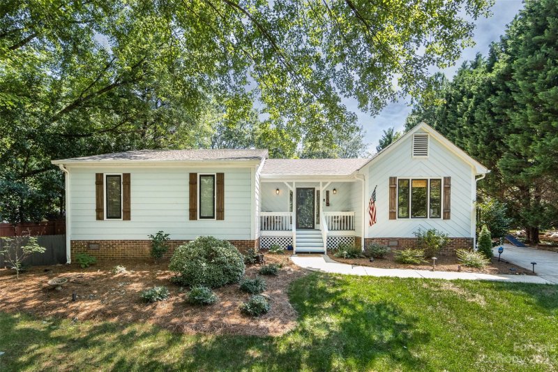 1316 Wandering Way Drive