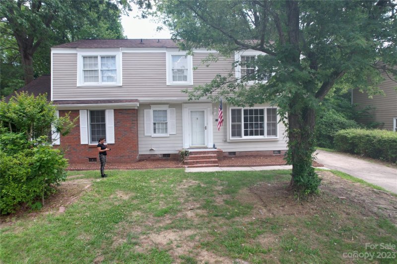 Property image 2 at 6301 Coach Hill Lane, Charlotte, NC 28212