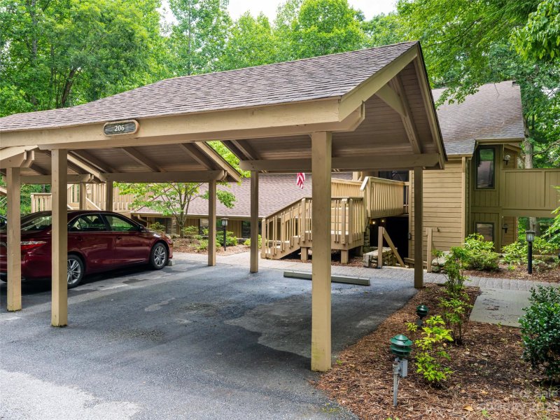 Property image 2 at 206 Live Oak Lane, Hendersonville, NC 28791