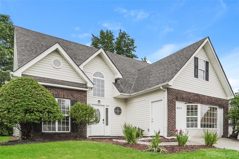 Property image 4 at 8209 Vermilion Drive, Charlotte, NC 28215