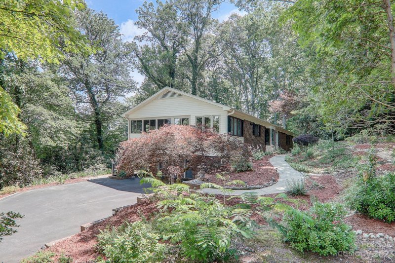 Property image 2 at 624 Goldview Drive, Hendersonville, NC 28791