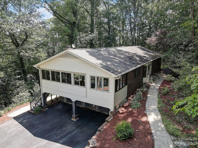 Property image 4 at 624 Goldview Drive, Hendersonville, NC 28791