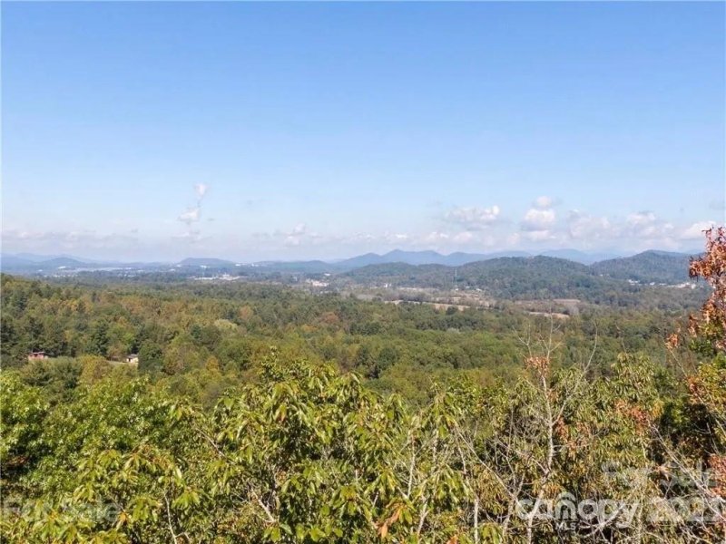 Property image 2 at 2 Foxwood Road, Hendersonville, NC 28791