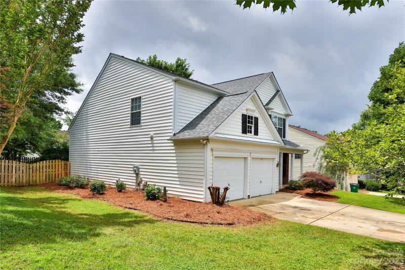 Property image 4 at 11813 Hawick Valley Lane, Charlotte, NC 28277