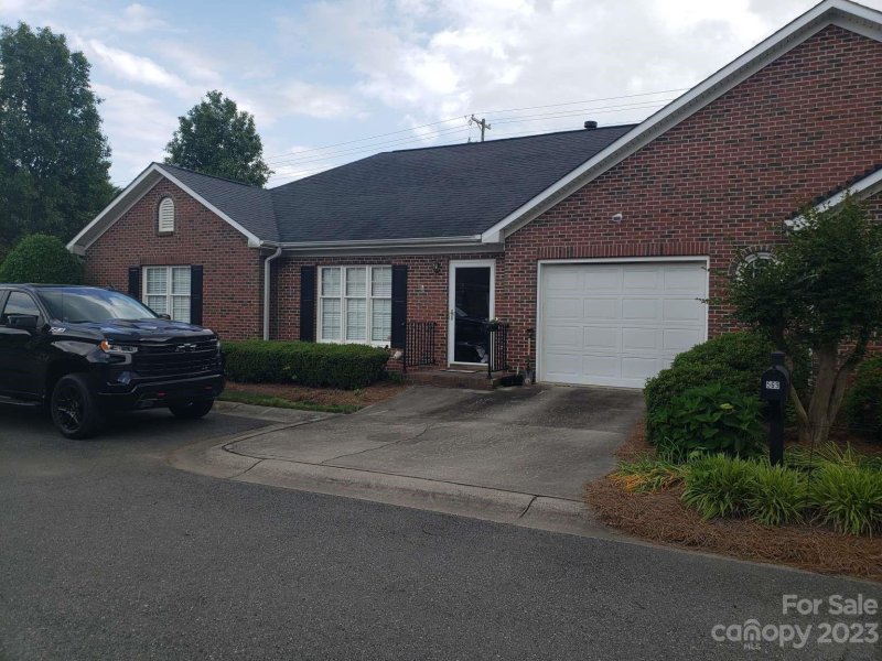 Property image 2 at 569 Royalty Court, Gastonia, NC 28054