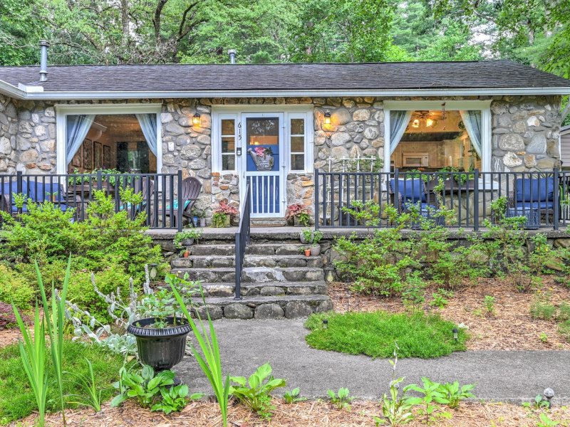 Property image 3 at 615 White Pine Drive, Laurel Park, NC 28739