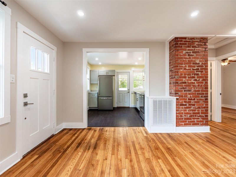 Property image 4 at 25 Laurel Avenue, Asheville, NC 28804