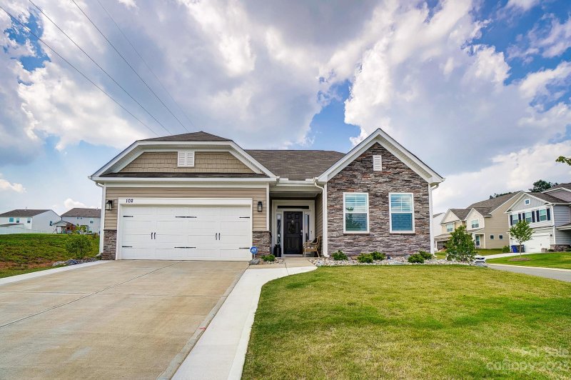 Property image 2 at 102 Farrier Lane, Statesville, NC 28677