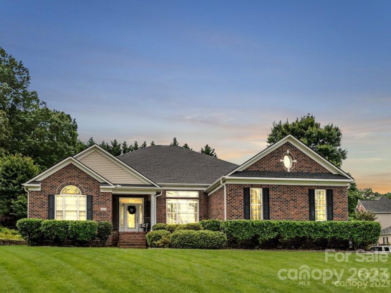 7470 Woodcrest Drive