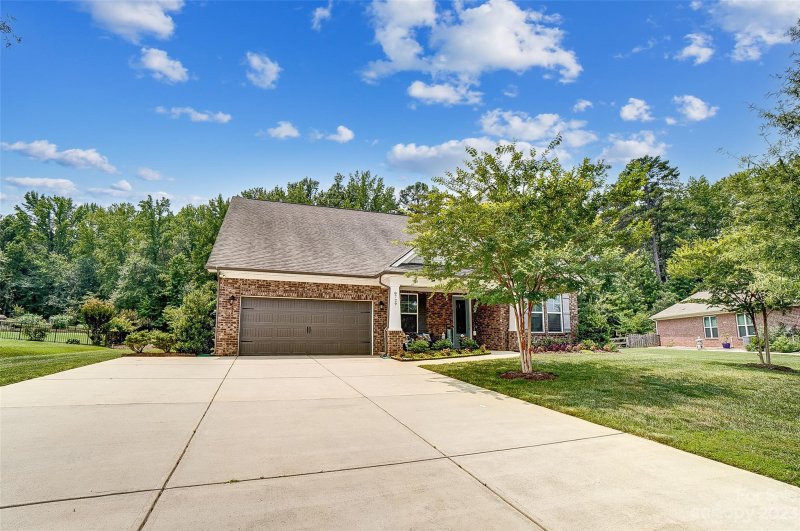 Property image 4 at 8729 Mullis Forest Court, Mint Hill, NC 28227