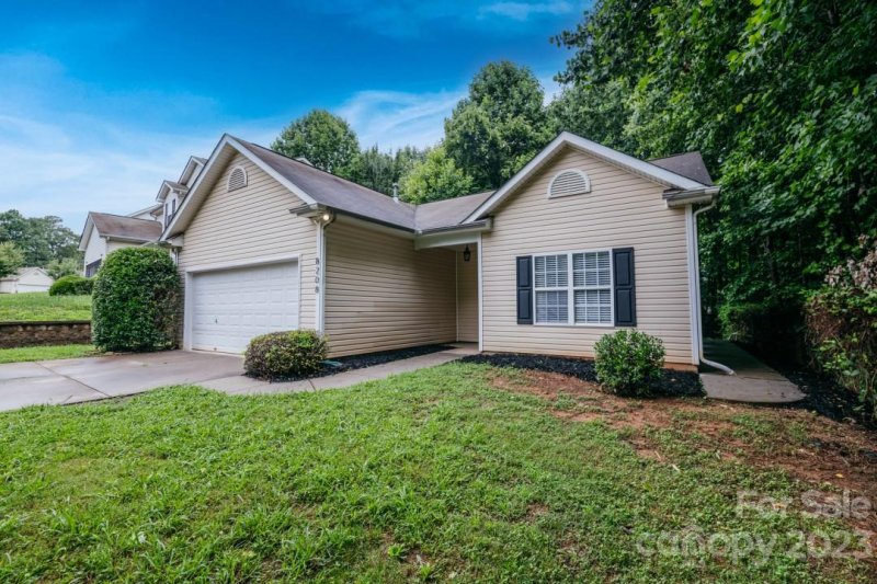 Property image 2 at 8208 Pozzi Road, Charlotte, NC 28216