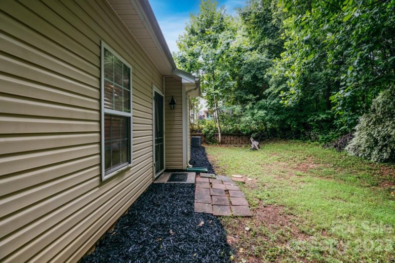 Property image 4 at 8208 Pozzi Road, Charlotte, NC 28216