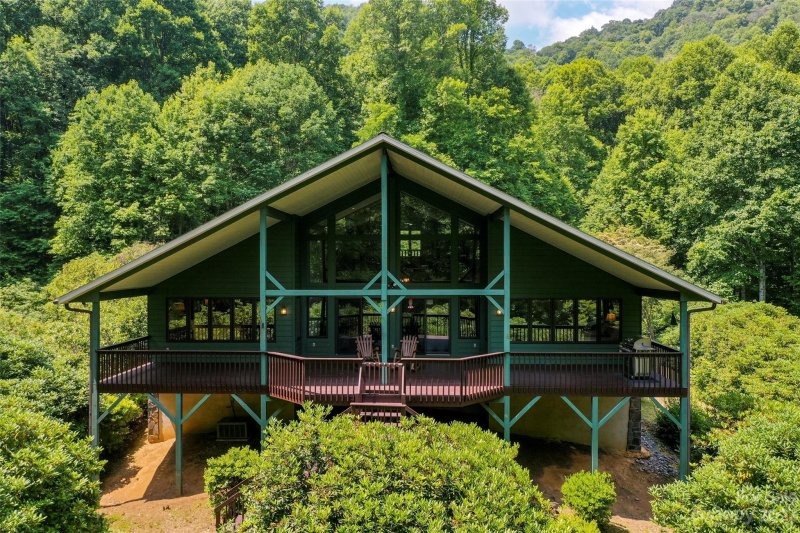 735 Twin Brook Drive