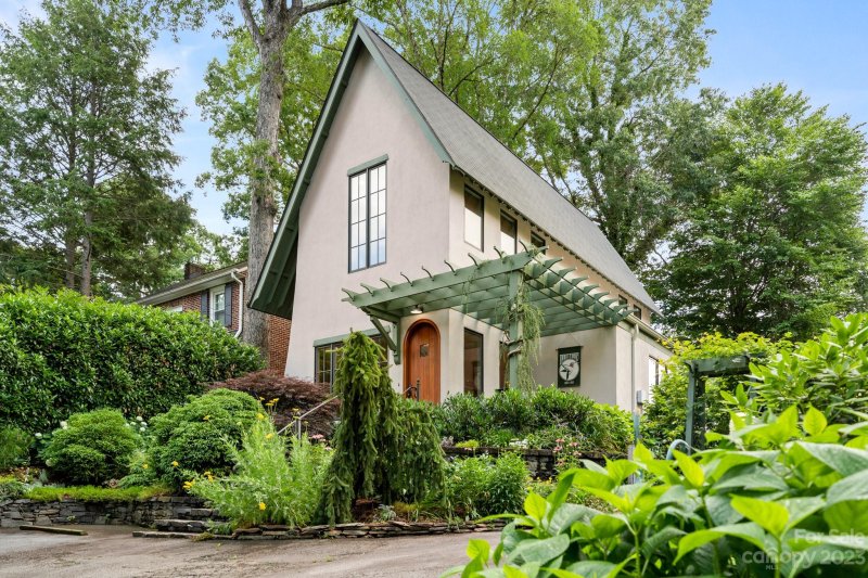 Property image 2 at 26 Sylvan Avenue, Asheville, NC 28801