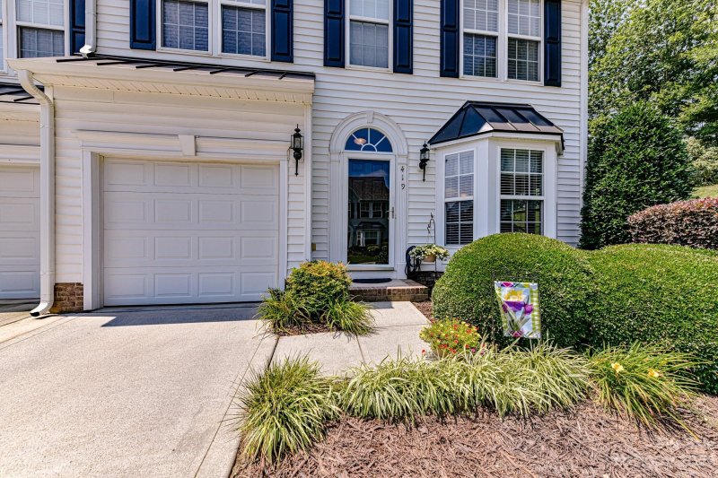 Property image 2 at 419 Foilage Court, Lake Wylie, SC 29710