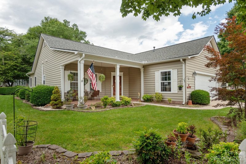 Property image 2 at 192 Cambridge Drive, Brevard, NC 28712