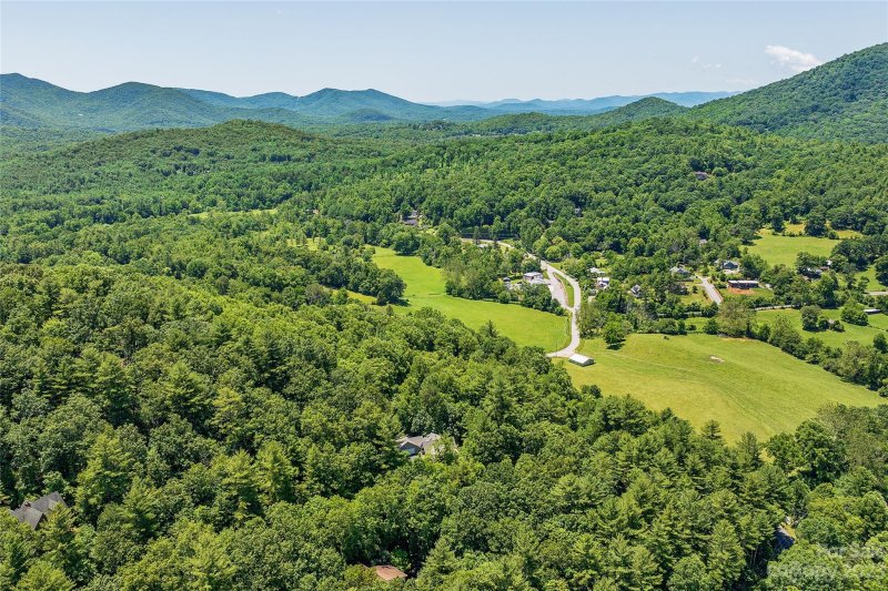 Property image 3 at 101 Deer Run Lane, Asheville, NC 28805