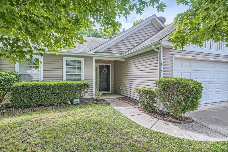 Property image 2 at 7819 Rabbits Foot Lane, Charlotte, NC 28217