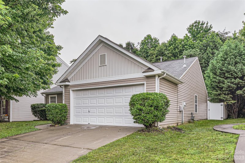 Property image 3 at 7819 Rabbits Foot Lane, Charlotte, NC 28217