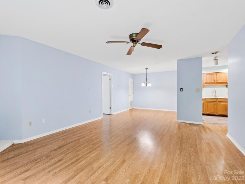 Property image 4 at 25 Ravencroft Lane, Asheville, NC 28803