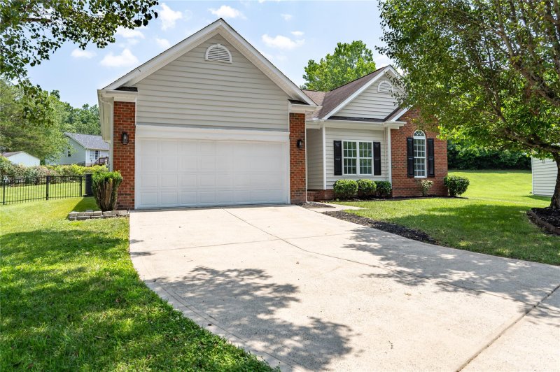 Property image 2 at 544 Dannyn Grove Court, Charlotte, NC 28214