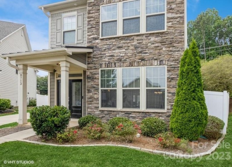 Property image 2 at 8713 Aspinwall Drive, Charlotte, NC 28216