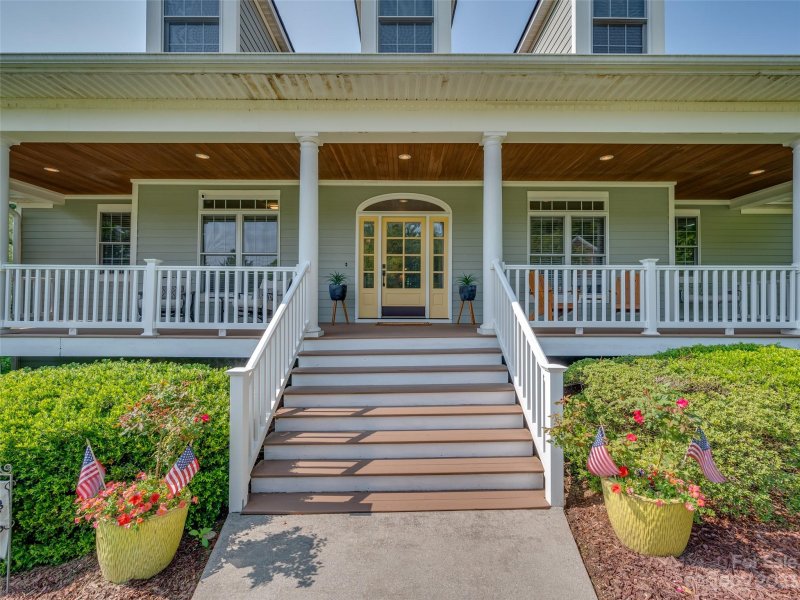 Property image 3 at 910 Rickel Drive, Hendersonville, NC 28739