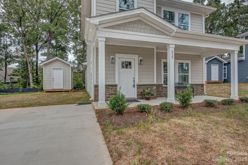 Property image 2 at 512 Geneva Circle, Gastonia, NC 28056