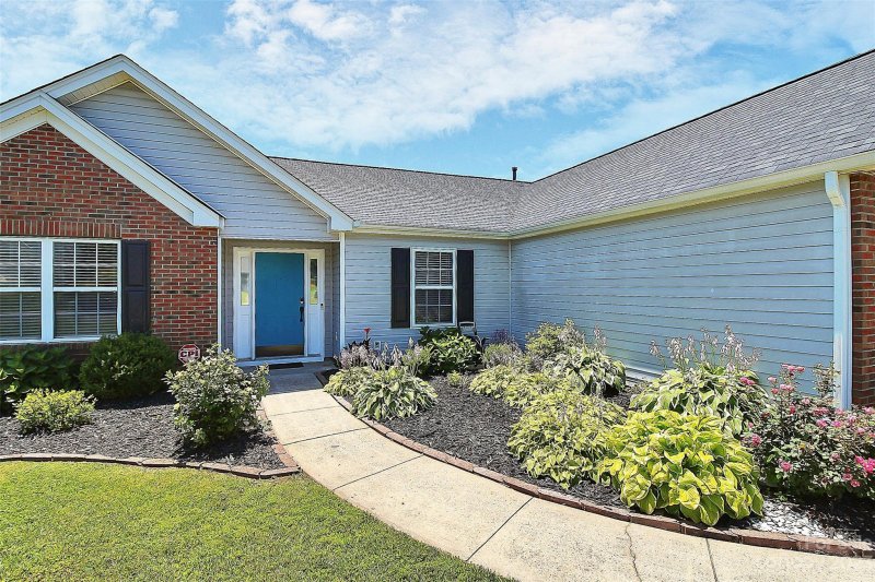 Property image 2 at 6009 Pennycross Lane, Charlotte, NC 28216