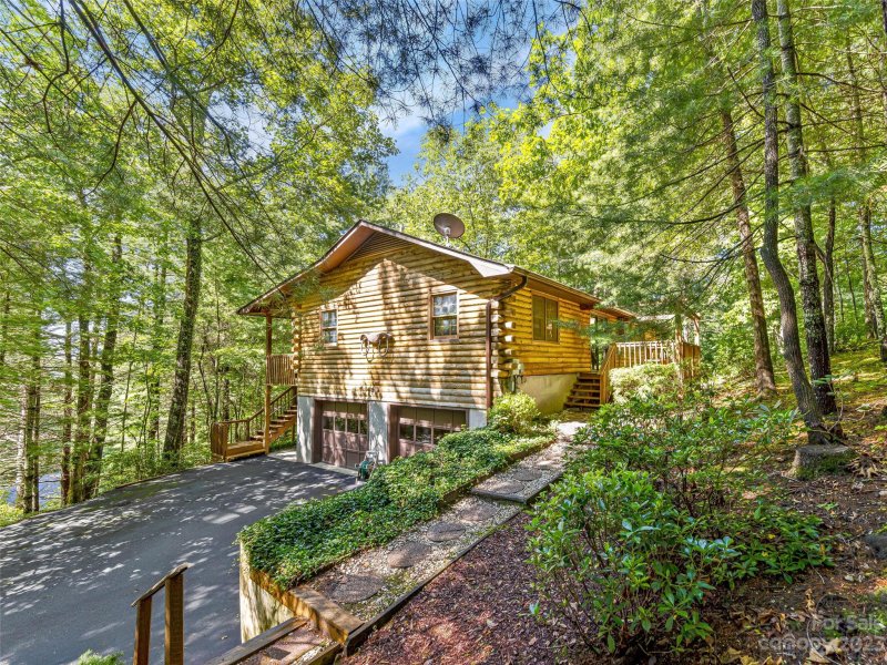 Property image 3 at 423 Rambling Drive, Hendersonville, NC 28739