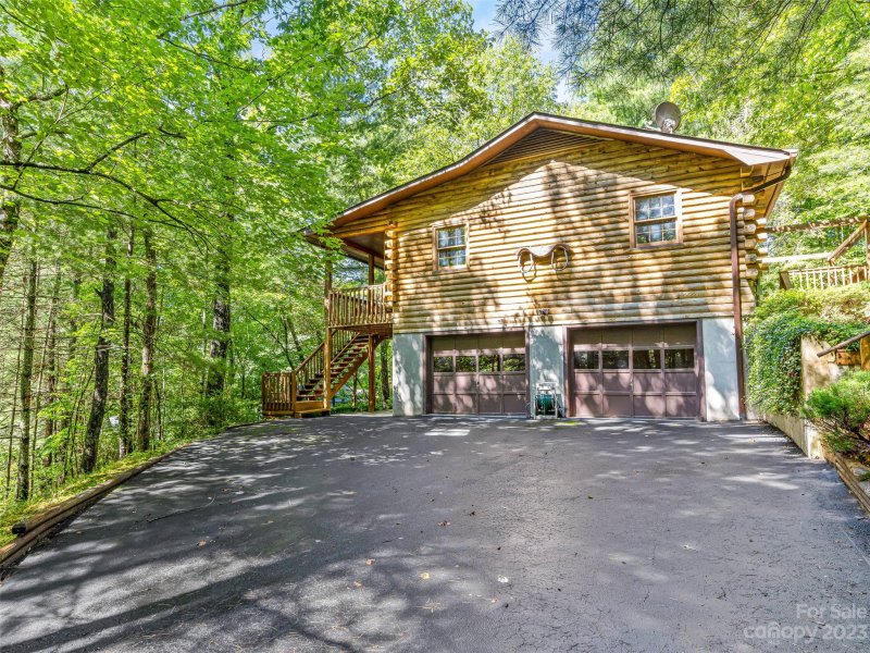 Property image 4 at 423 Rambling Drive, Hendersonville, NC 28739