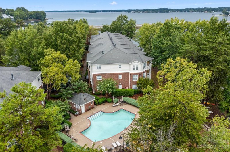 Property image 4 at 915 Northeast Drive, Davidson, NC 28036