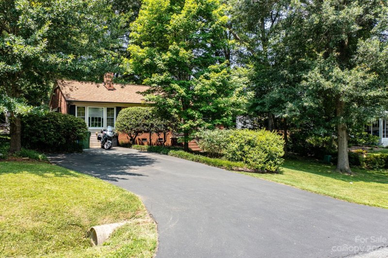 Property image 2 at 303 Dutchman Avenue, Mount Holly, NC 28120