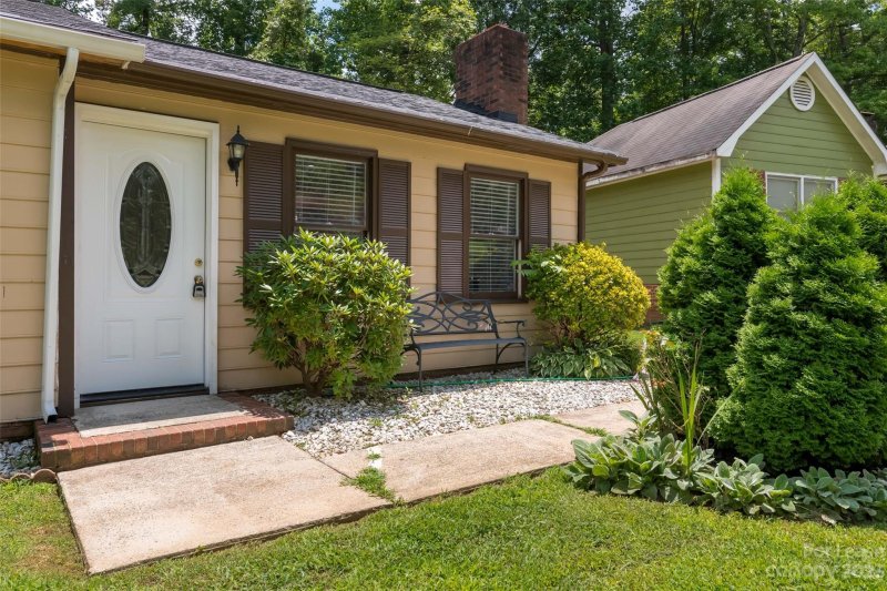 Property image 2 at 7304 Rockwood Forest Lane, Charlotte, NC 28212