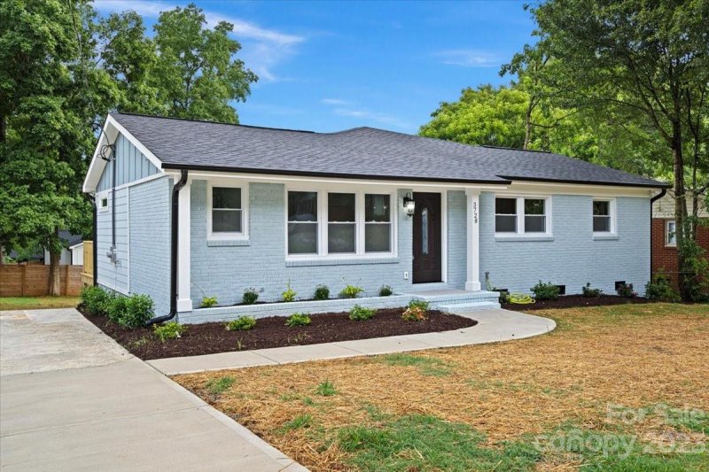 Property image 3 at 3728 Fieldcrest Road, Charlotte, NC 28217