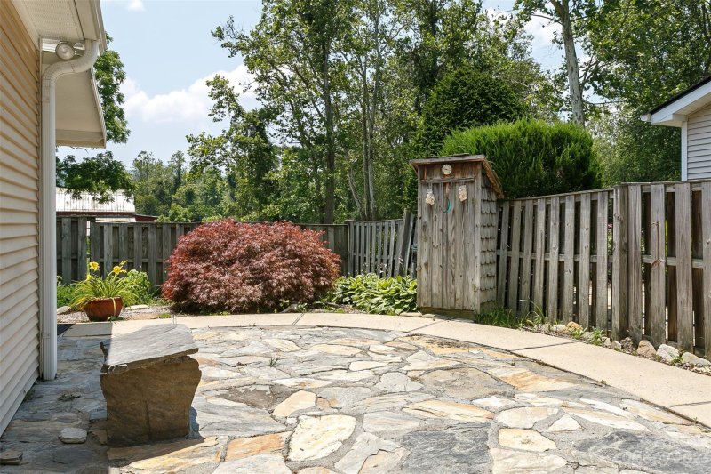 Property image 2 at 31 Honeycomb Circle, Swannanoa, NC 28778