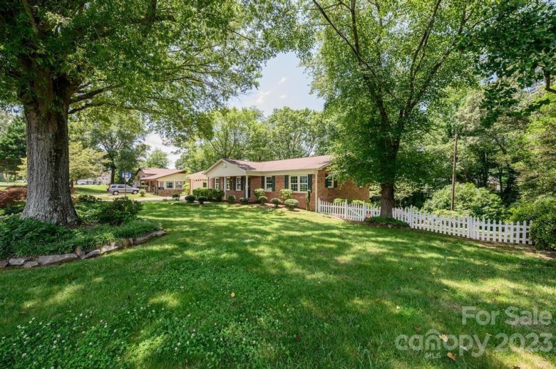 Property image 2 at 3805 22nd Street Court, Hickory, NC 28601