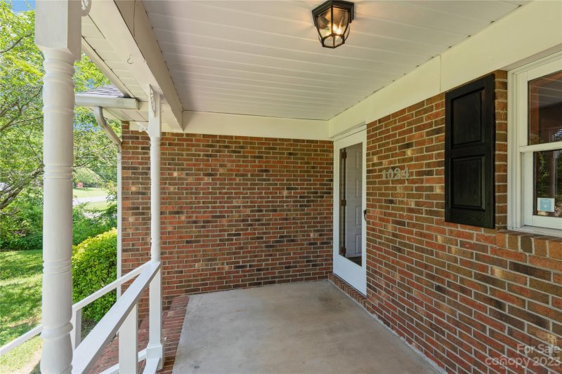 Property image 4 at 1024 Ravendale Drive, Charlotte, NC 28216