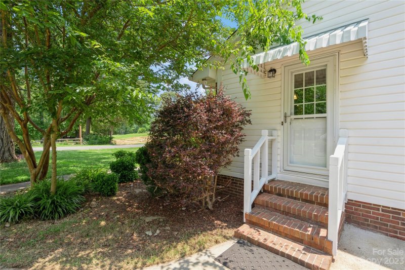 Property image 5 at 1024 Ravendale Drive, Charlotte, NC 28216