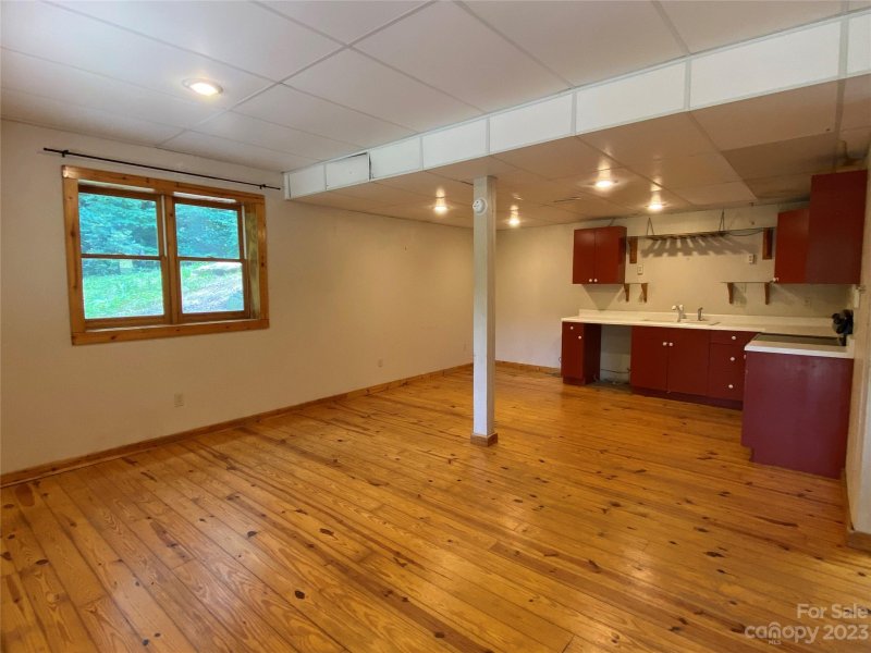 Property image 2 at 124 Millard Crossing, Hendersonville, NC 28792