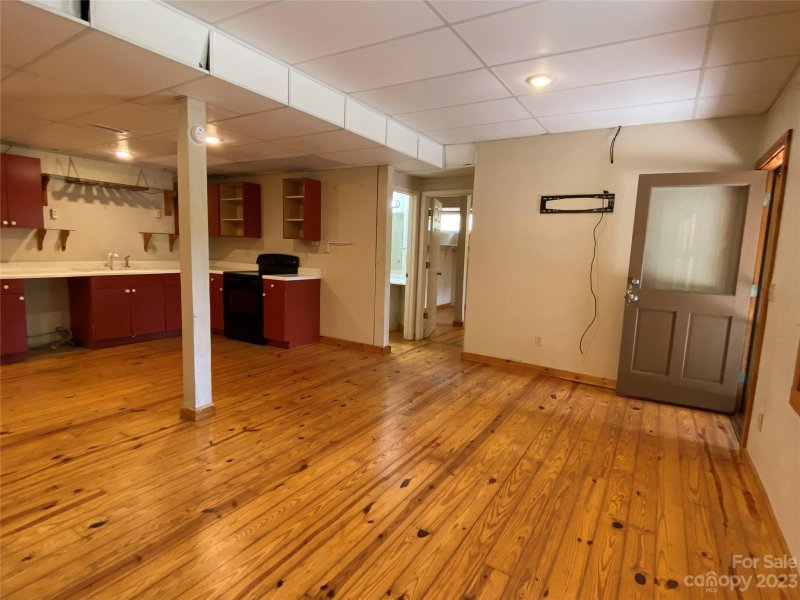 Property image 3 at 124 Millard Crossing, Hendersonville, NC 28792