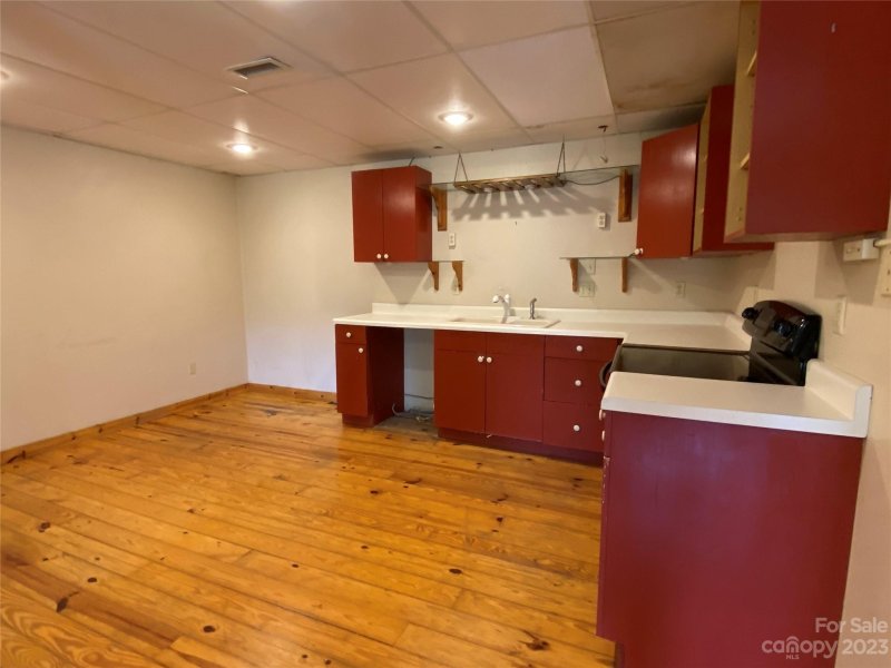 Property image 5 at 124 Millard Crossing, Hendersonville, NC 28792