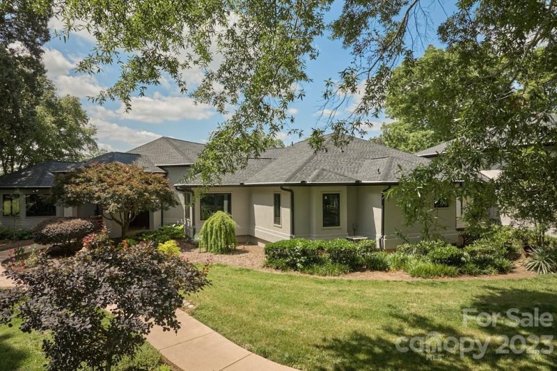 Property image 2 at 290 Stable Gate Drive, Campobello, SC 29322