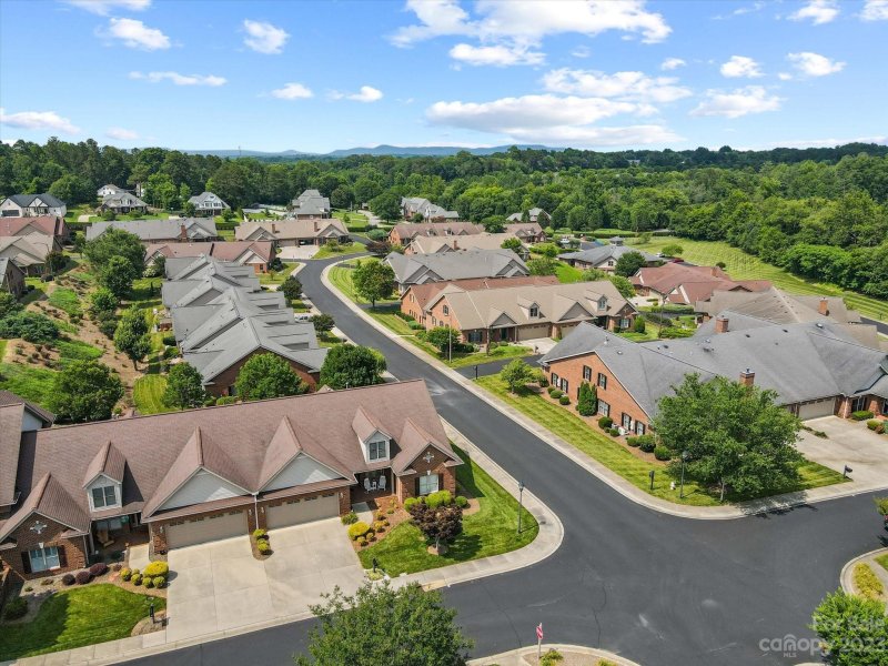 Property image 2 at 487 E 26th Avenue, Hickory, NC 28601