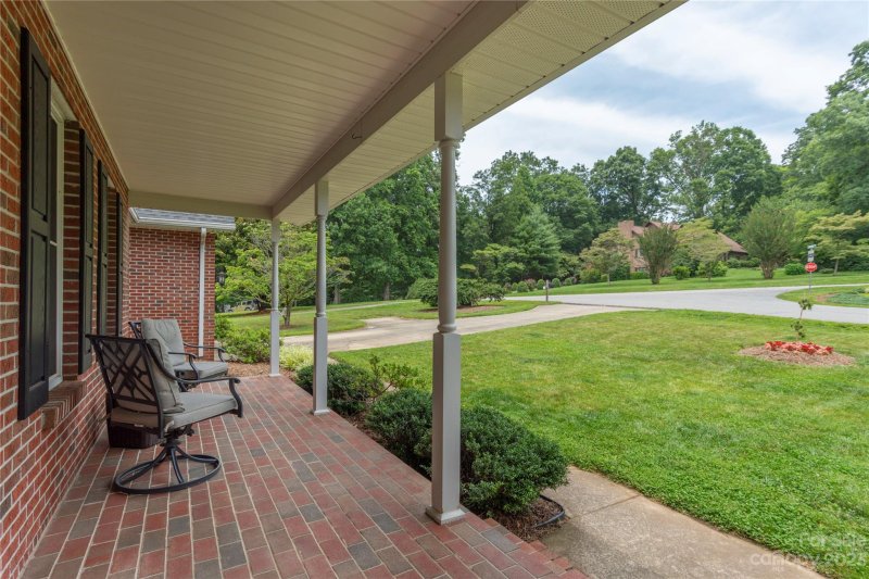 Property image 2 at 2 Cambridge Drive, Candler, NC 28715